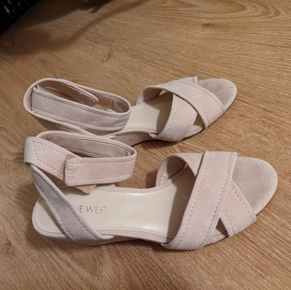Nine West Suede low wedge sandals Light Pink US 5.5